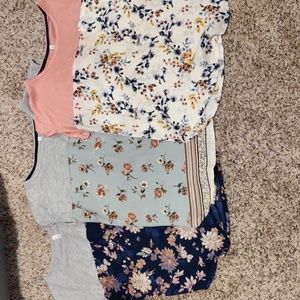 Floral top bundle, size L
